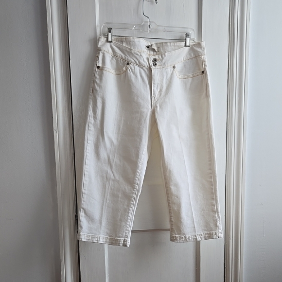 Levi's White Cropped Jeans with Silver Accents NWOT - Picture 1 of 11